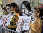 Semaine de la mode à New York : Manifestation anti-fourrure
