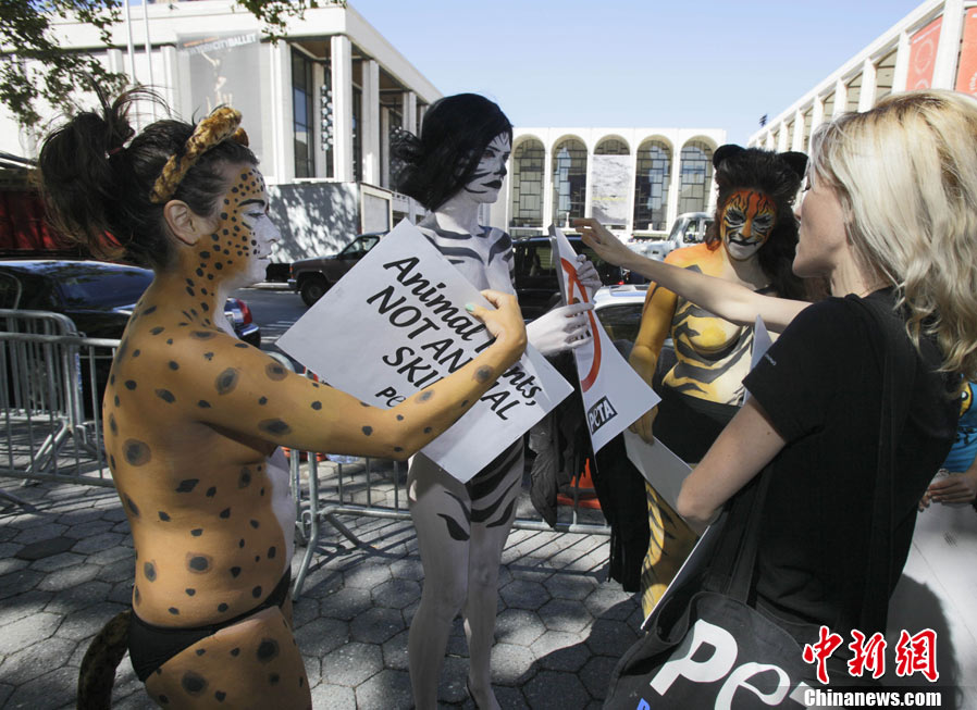 Semaine de la mode à New York : Manifestation anti-fourrure