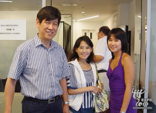 La jeune pianiste Wang Yujia et ses parents. 