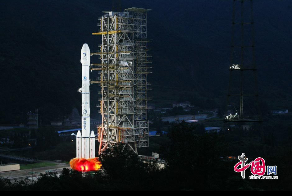 Le 1er octobre à 18:59:57, Chang'e II a été lancée par la fusée porteuse Longue Marche 3C depuis la tour de lancement N.2 du Centre de lancement de satellites de Xichang, dans la province du Sichuan (sud-ouest).