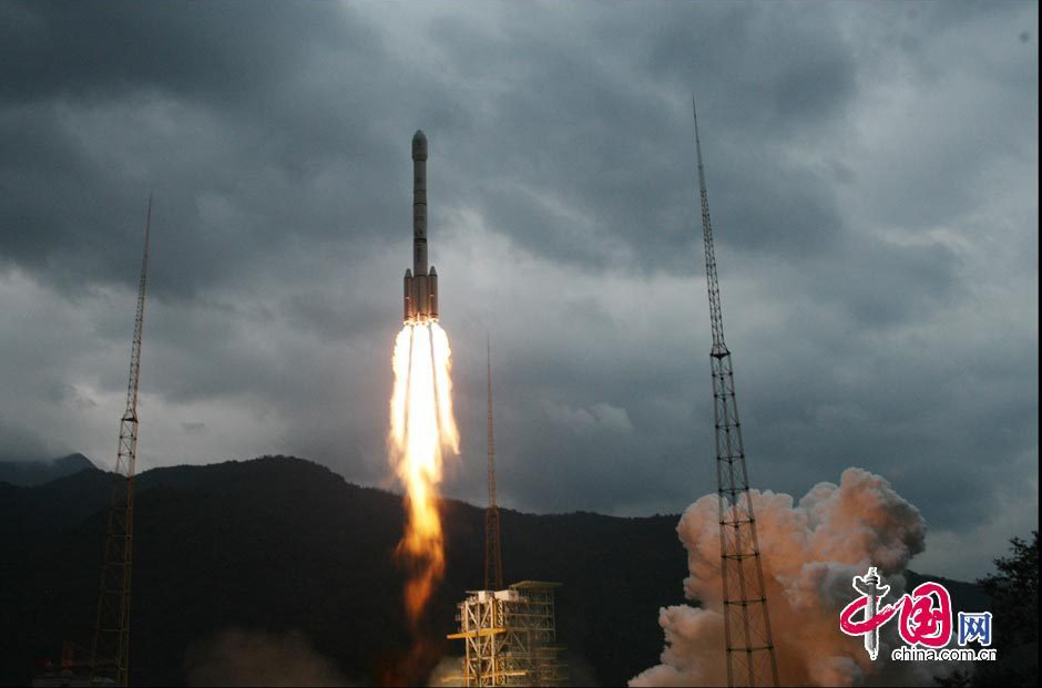 Le 1er octobre à 18:59:57, Chang'e II a été lancée par la fusée porteuse Longue Marche 3C depuis la tour de lancement N.2 du Centre de lancement de satellites de Xichang, dans la province du Sichuan (sud-ouest).