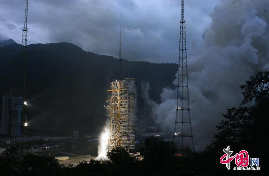 Le 1er octobre à 18:59:57, Chang'e II a été lancée par la fusée porteuse Longue Marche 3C depuis la tour de lancement N.2 du Centre de lancement de satellites de Xichang, dans la province du Sichuan (sud-ouest).