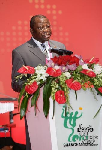 Luc Magloire Mbarga Atangana, le ministre camerounais du commerce, s'exprime lors de la cérémonie.
