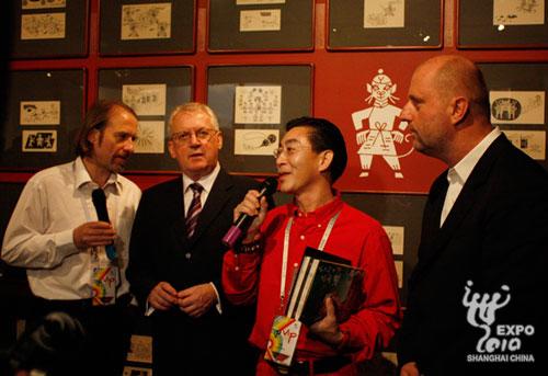 L'acteur Liu Xiao Ling Tong, qui a joué le Roi Singe dans la série TV « Voyage vers l'ouest », assiste à l'événement consacré aux œuvres d'art sur le Roi Singe.