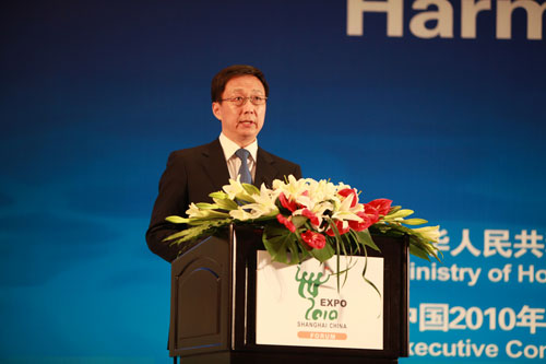 Le maire de Shanghai Han Zheng prononce un discours.