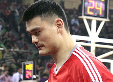 NBA-China : Les Houston Rockets battent les New Jersey Nets, Yao Ming marque 9 points