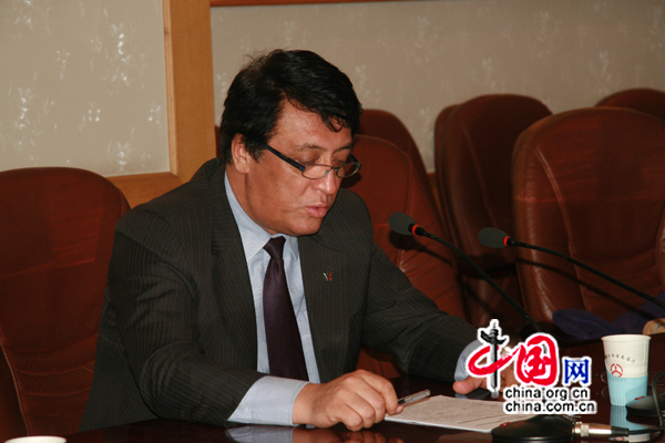 M. Jialiti Sulitang, directeur général du bureau du Transport de la région autonome ouïgoure du Xinjiang