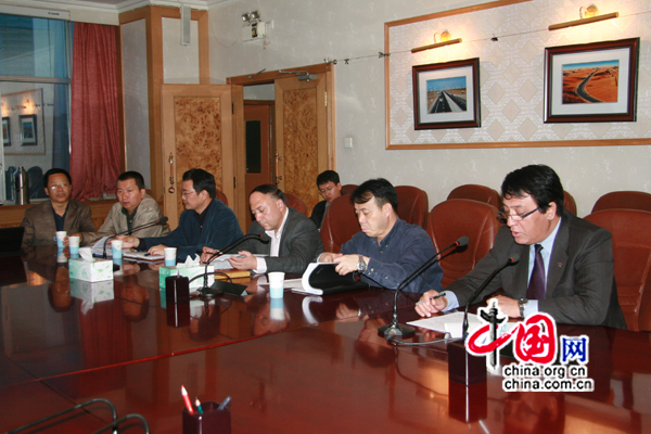 Le 18 octobre 2010, le bureau du Transport de la région autonome ouïgoure du Xinjiang a reçu un groupe de journalistes à l'occasion d'un reportage collectif intitulé « Traverser la montagne Tianshan — une nouvelle décennie pour le Xinjiang ». 