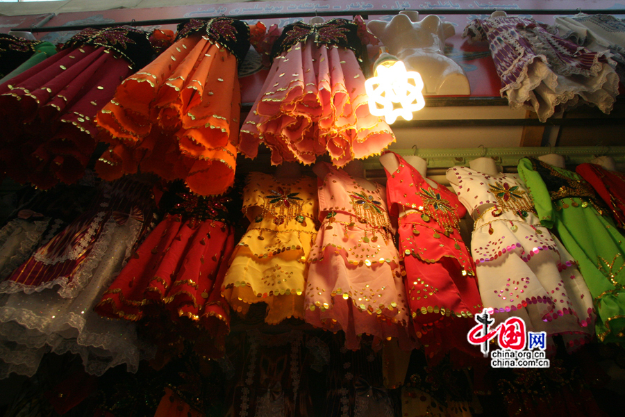 Le 20 octobre, des robes folkloriques. (Photo : Zhang Zhichao)