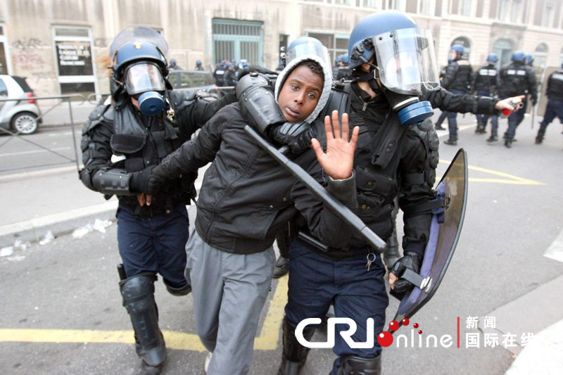 Arrestation de 1 200 casseurs durant les manifestations françaises de mardi 