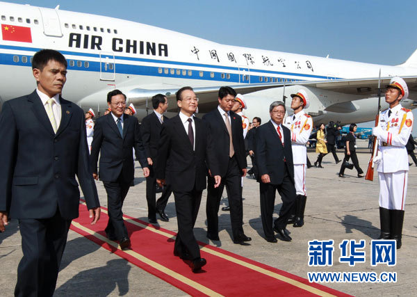 Le PM chinois arrive à Hanoï pour des sommets entre l'ASEAN et ses partenaires 2