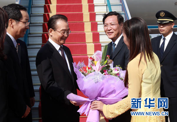 Le PM chinois arrive à Hanoï pour des sommets entre l'ASEAN et ses partenaires 3
