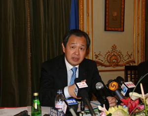 Kong Quan : le président Nicolas Sarkozy ira accueillir en personne le président chinois Hu Jintao à l'aéroport