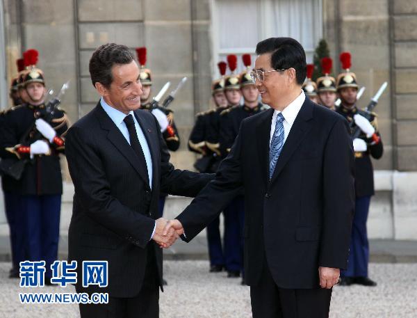 Entretien entre Hu Jintao et Nicolas Sarkozy à Paris