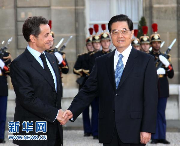 Entretien entre Hu Jintao et Nicolas Sarkozy à Paris