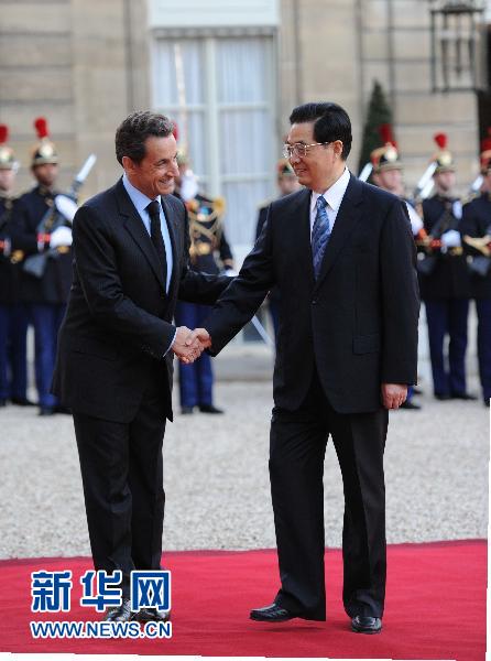 Entretien entre Hu Jintao et Nicolas Sarkozy à Paris