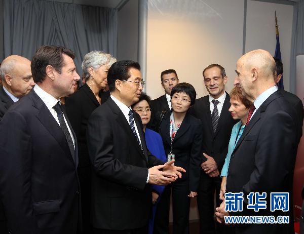 Hu Jintao visite le centre Carros du groupe Schneider Electric