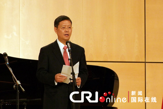 He Yafei, ambassadeur de Chine auprès de l'ONU à Genève, prononce un discours lors de la cérémonie d'ouverture de « Perception de la Chine » à Genève.