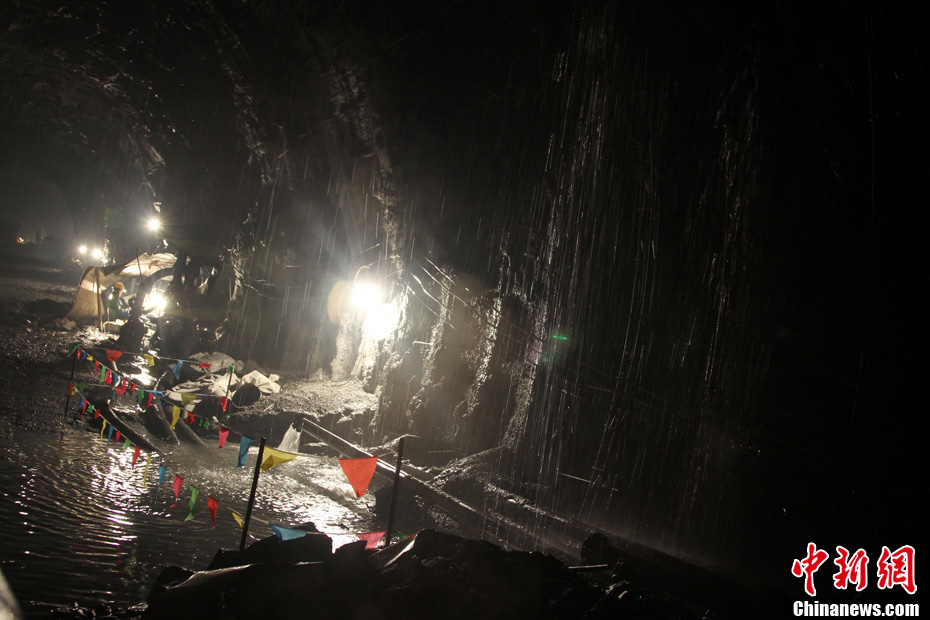 Fin des travaux d'un tunnel sur une autoroute du Tibet 2