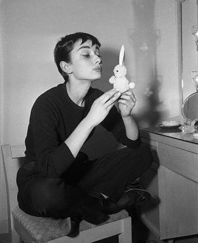 Photos rares d&apos;Audrey Hepburn espiègle 13