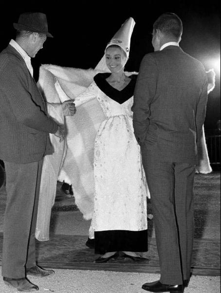 Photos rares d&apos;Audrey Hepburn espiègle 27