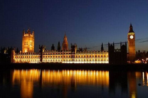 3 Londres. On dit que les Anglais sont sérieux et que Londres est une ville qui manque de romance. Pourtant, chaque 14 février, le plus grand nombre de mots d'amour sont envoyés par les Anglais.