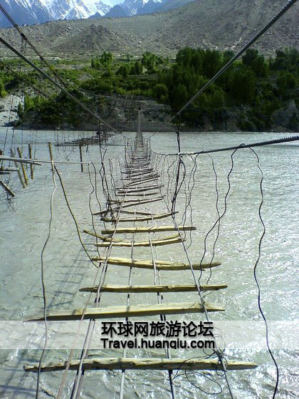 Les dix ponts suspendus les plus dangereux du monde(7)