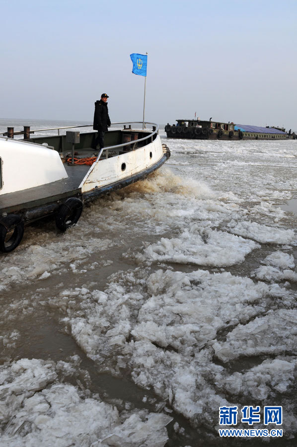 La Chine lance des procédures d'urgence contre la pluie verglaçante dans le sud (3)