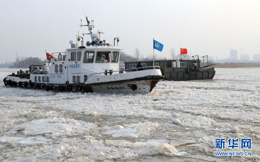 La Chine lance des procédures d'urgence contre la pluie verglaçante dans le sud (4)