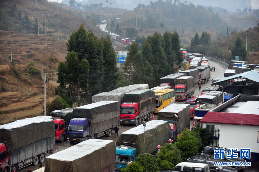 La Chine lance des procédures d'urgence contre la pluie verglaçante dans le sud (6)