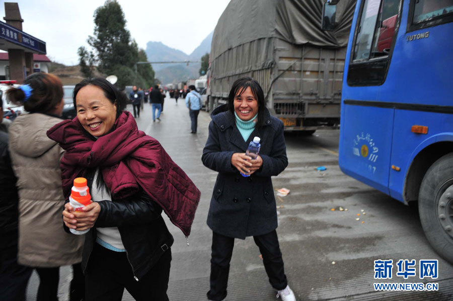 La Chine lance des procédures d'urgence contre la pluie verglaçante dans le sud (9)