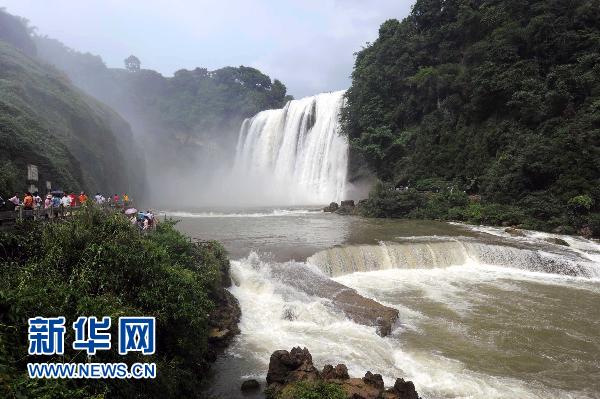 La cascade de Huangguoshu (Photo prise le 12 juillet 2010) 1 La cascade de Huangguoshu (Photo prise le 12 juillet 2010) 1