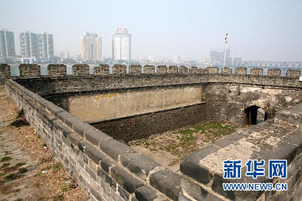 Le 23 février, le vieux mur en forme de 回 de la ville de Xiangyang. 