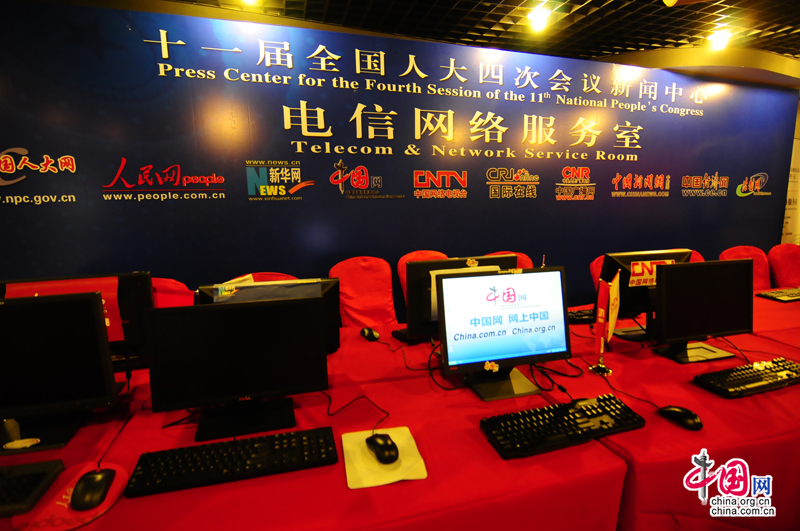 Installation de China.org dans le centre de presse des deux sessions_5