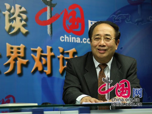 Zhao Qizheng, porte-parole de la quatrième session du XIe Comité national de la CCPPC, accorde une interview à China.org.cn. (Photo documentaire)