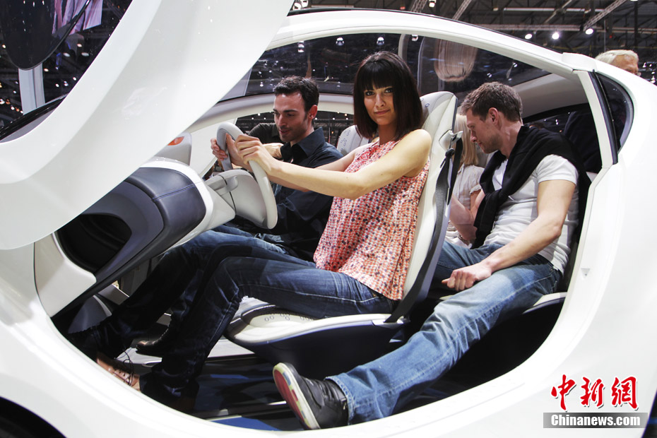 Les belles hôtesses du salon international de l'automobile de Genève 2011(7)