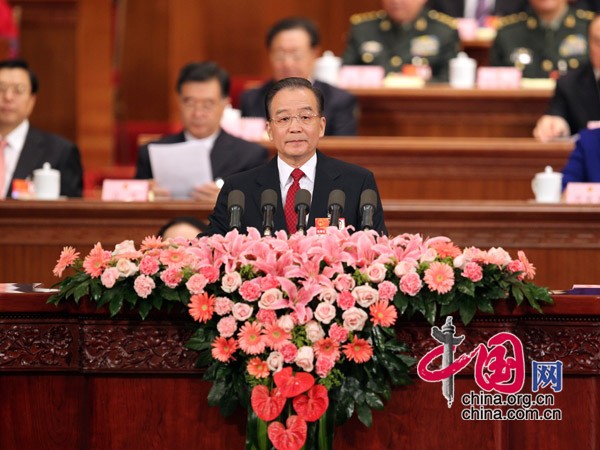 Le Premier ministre chinois Wen Jiabao présente un rapport d&apos;activité du gouvernement.