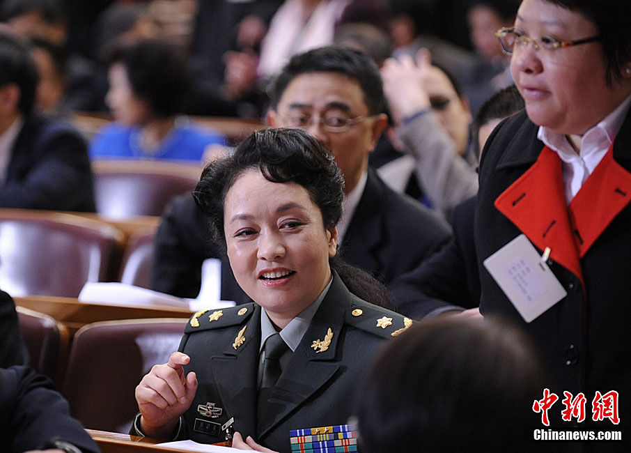 Le 3 mars, Peng Liyuan, membre du CN de la CCPPC, à la cérémonie d'ouverture de la quatrième session du XIe CN de la CCPPC.