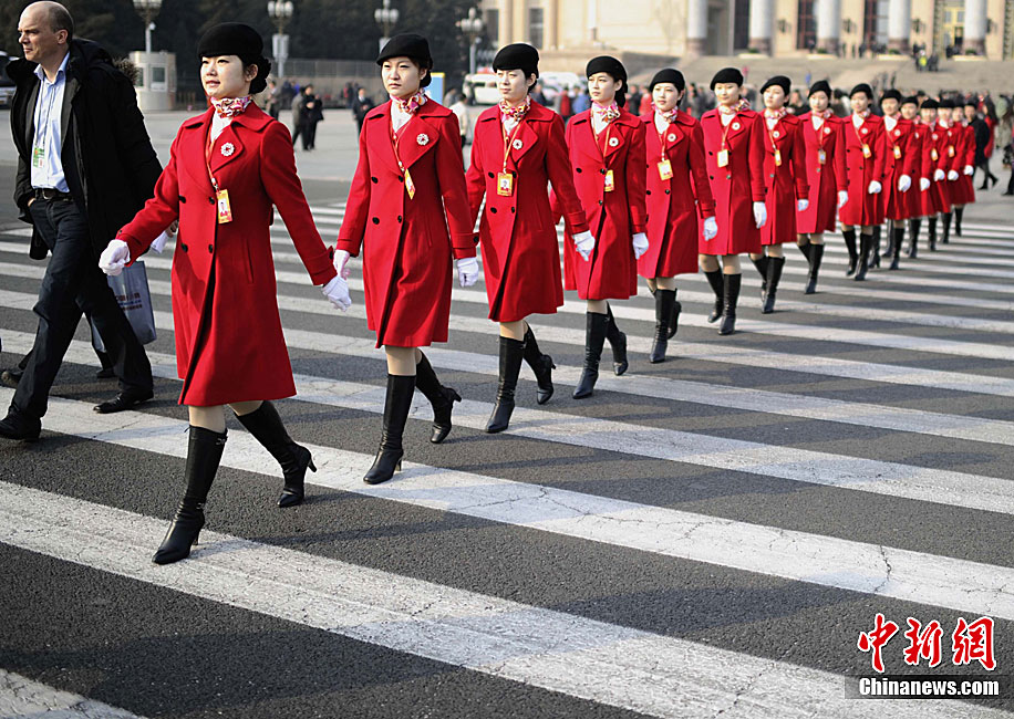 Le 5 mars, des femmes du personnel. 