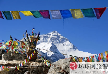 2. Le Mont Everest (Qomolangma), à la frontière entre le Népal (Sagarmatha) et la Chine (Tibet), est le plus haut sommet au-dessus du niveau de la mer.