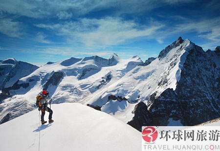 7. Le piz Bernina, un sommet des Alpes, situé en Suisse.