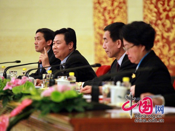 Conférence de presse sur la formation et l&apos;amélioration du système légal socialiste à la chinoise