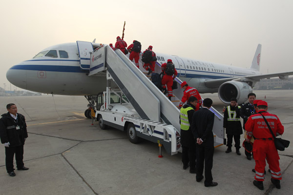 Départ d&apos;une équipe de secours chinoise pour le Japon_2