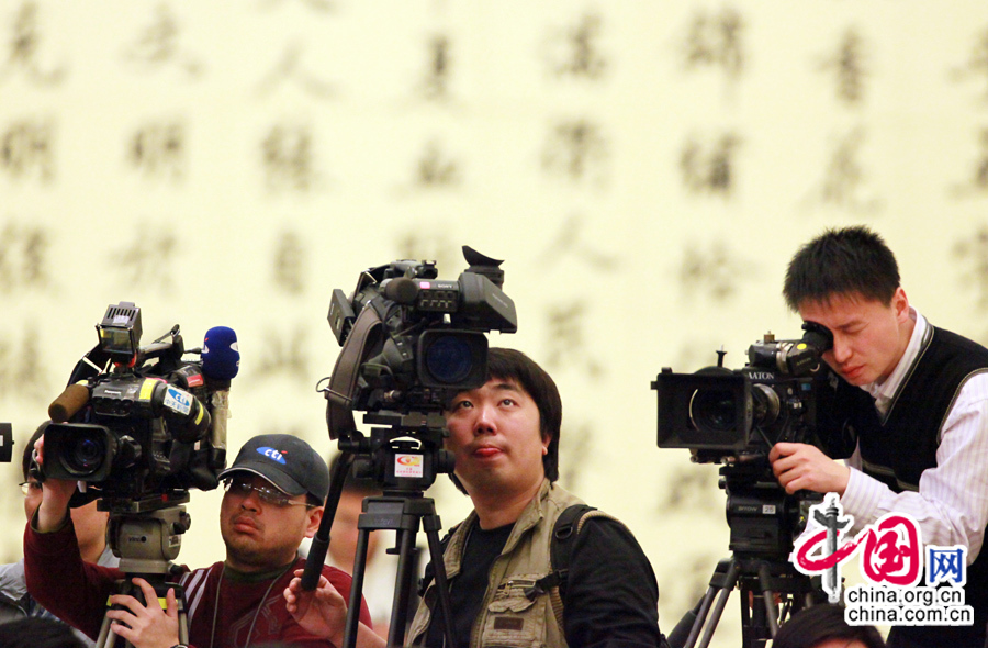 Afflux de journalistes pour la conférence de presse du Premier ministre chinois_10