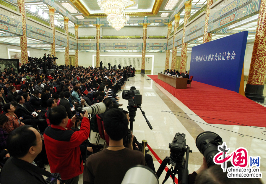 Afflux de journalistes pour la conférence de presse du Premier ministre chinois_19