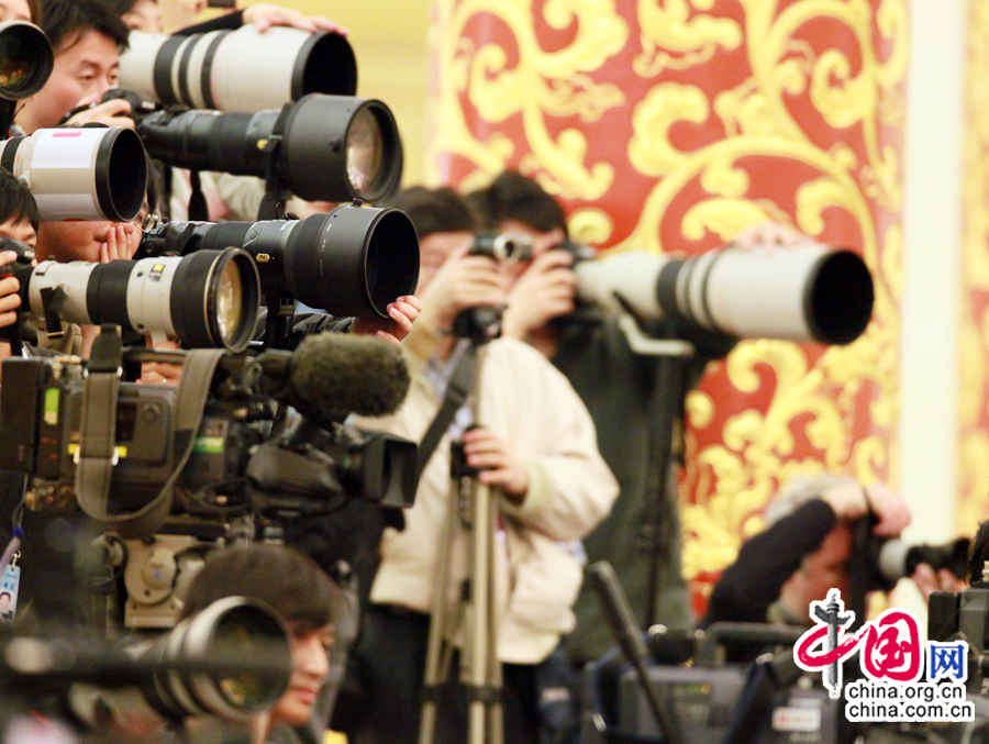 Afflux de journalistes pour la conférence de presse du Premier ministre chinois_21