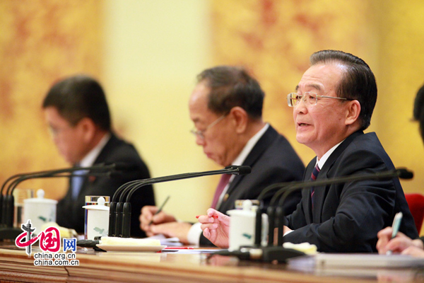 Wen Jiabao : la Chine fera de son mieux pour alléger la pression de l'emploi après la baisse de l'objectif de croissance économique