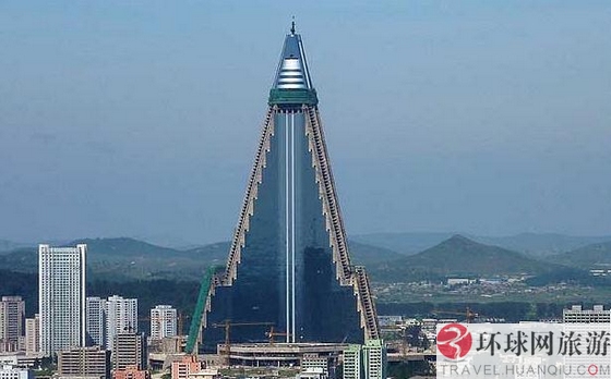 10. L'hôtel Ryugyong, un gratte-ciel situé dans le quartier de Potong-gang, à Pyongyang (capitale de la Corée du Nord).