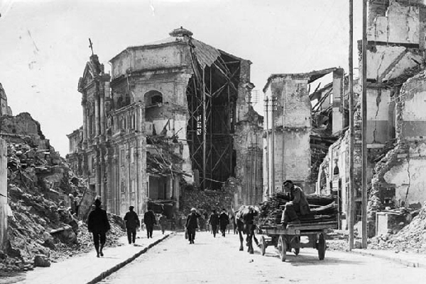 En 1908, Messina en Italie a été touché par un séisme de magnitude de 7,5 sur l'échelle de Richter. Bilan : 25 926 personnes tuées et 116 millions de dollars de dégâts.