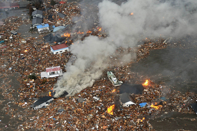 12. En 2011, un séisme de magnitude 8,9 a secoué le Japon, accompagné d’un tsunami d'environ dix mètres de haut. Le bilan provisoire fait état de plusieurs milliers de morts. 